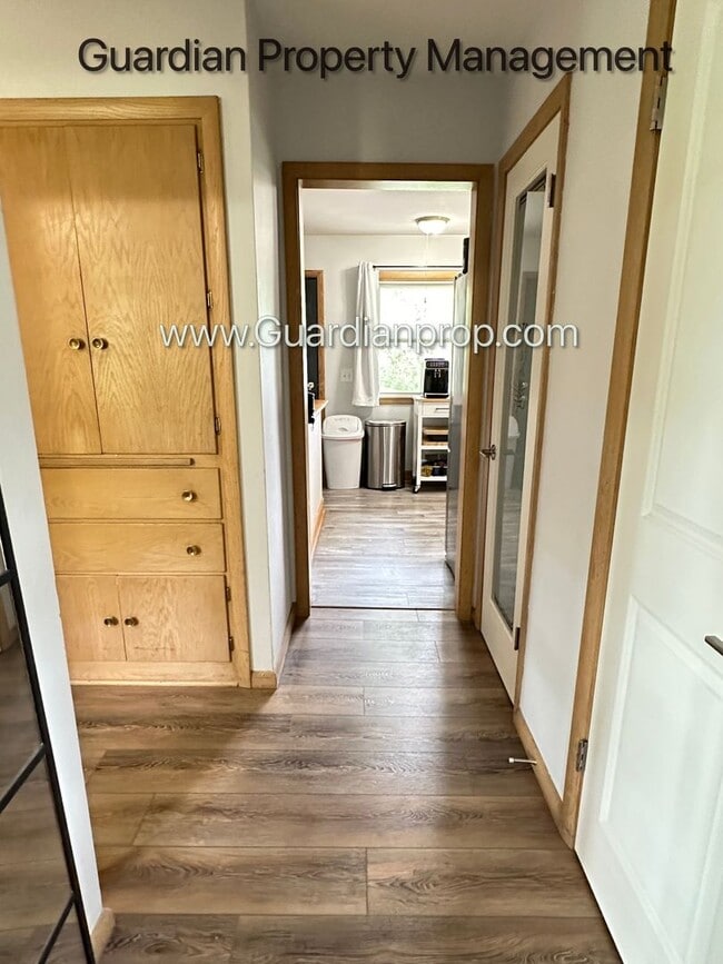 Building Photo - 3050 Glenden Terrace