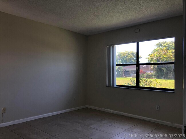 Building Photo - 10714 Royal Palm Blvd