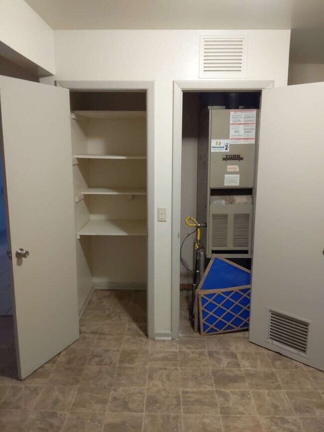 Building Photo - 2 Bed, 1 Bath Ready for Rent!