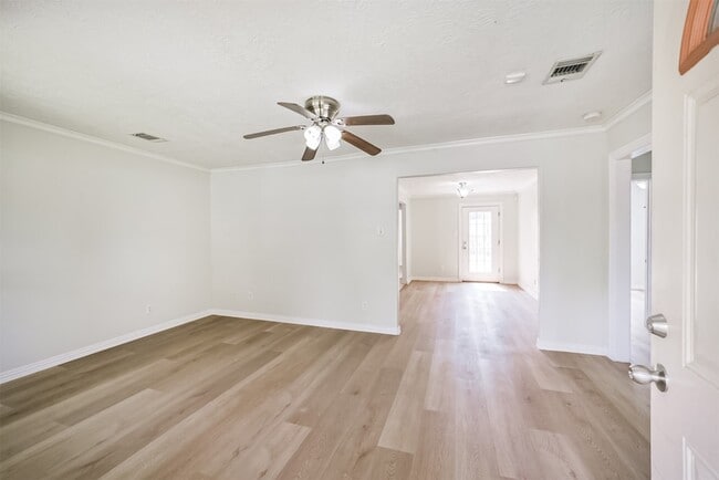 Building Photo - 1510 Tarley St