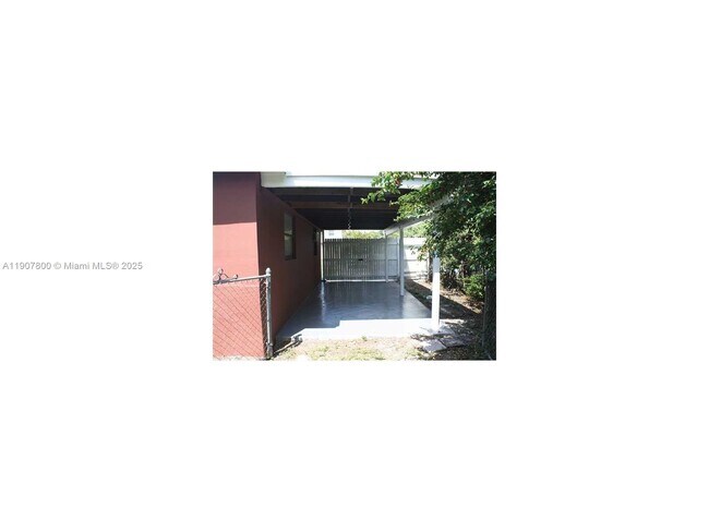 Building Photo - 102 Miami Gardens Rd