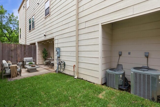 Building Photo - 1110 Birdsall St