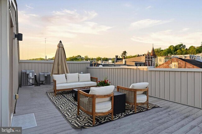 Building Photo - 159 Green Ln