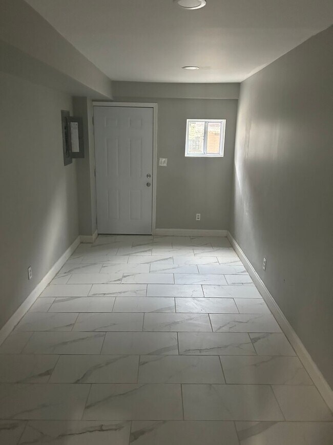 Building Photo - Beautiful  3Br 2Bat house for rent