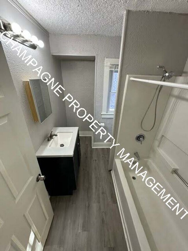 Building Photo - Updated Single Family Home in KC