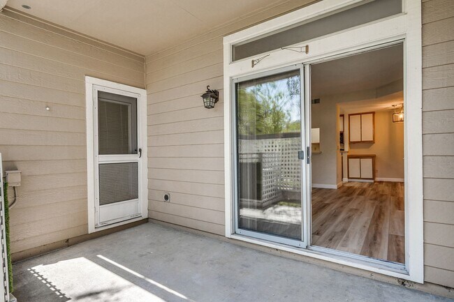 Building Photo - 2/2 Downstairs Unit in Desirable Park Alma...