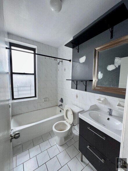 Building Photo - 36 AVENUE