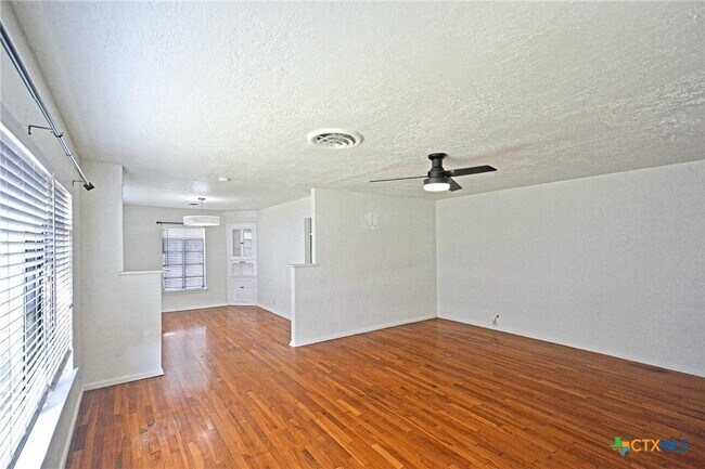 Building Photo - 268 E Mill St