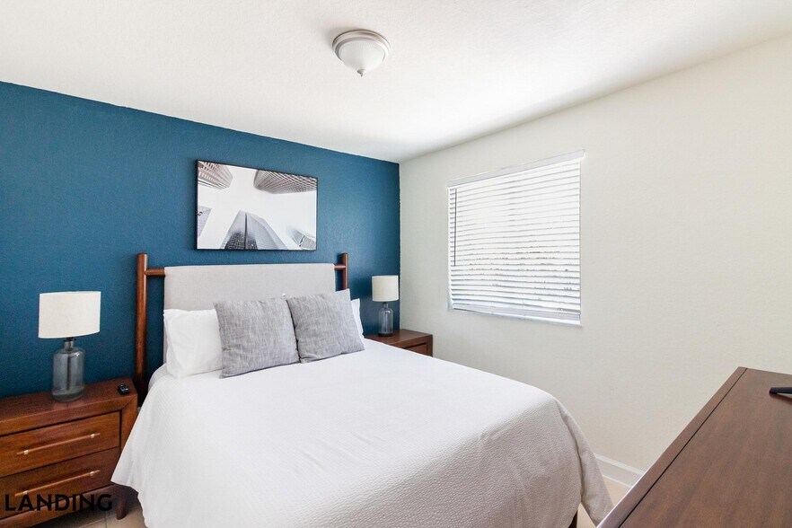 Building Photo - 1140 SE 24th Rd