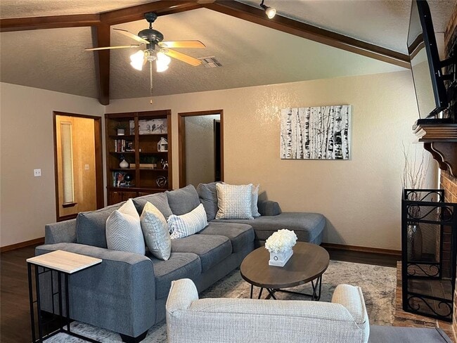 Building Photo - 512 Cypress Dr