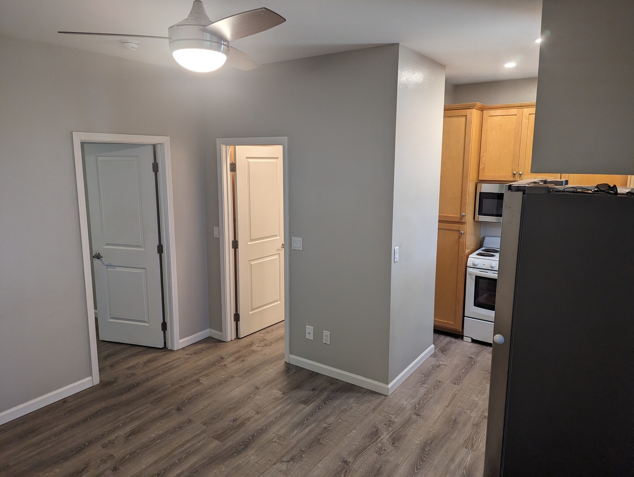 Living Room facing bathroom and Kitchen - 214 A Kuli Puu St