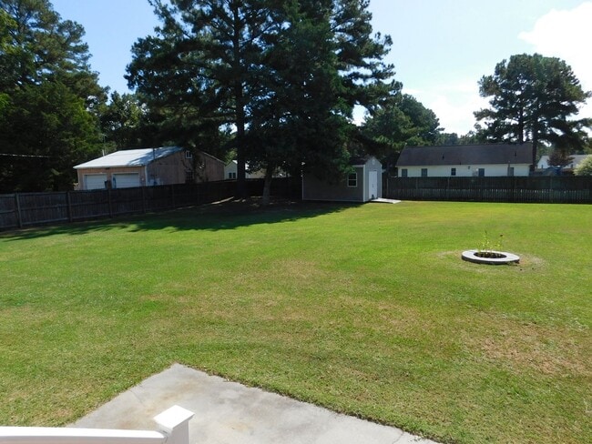 Building Photo - 305 Gibbs Rd