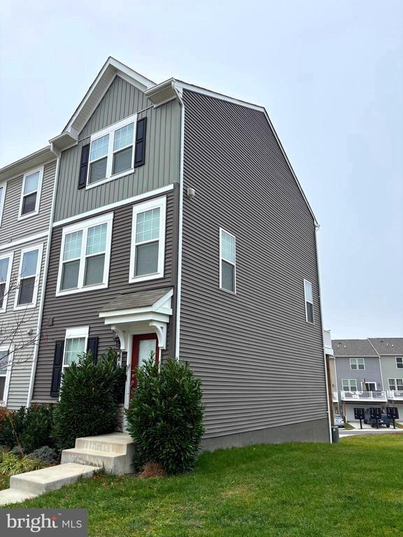 Building Photo - 24 Anthem St