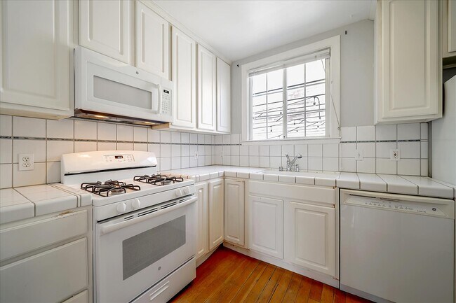 Building Photo - 3 Winchester Pl