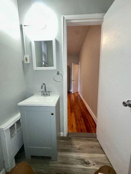 Building Photo - 85 Easton Ave