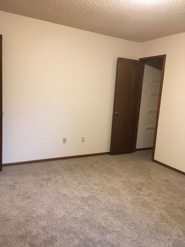 Building Photo - 3 Bedroom, 2 Bathroom Townhome in Lakemont Subdivision of Greeley