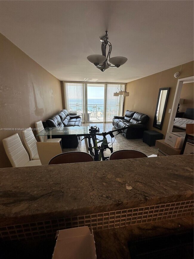 Building Photo - 2030 S Ocean Dr