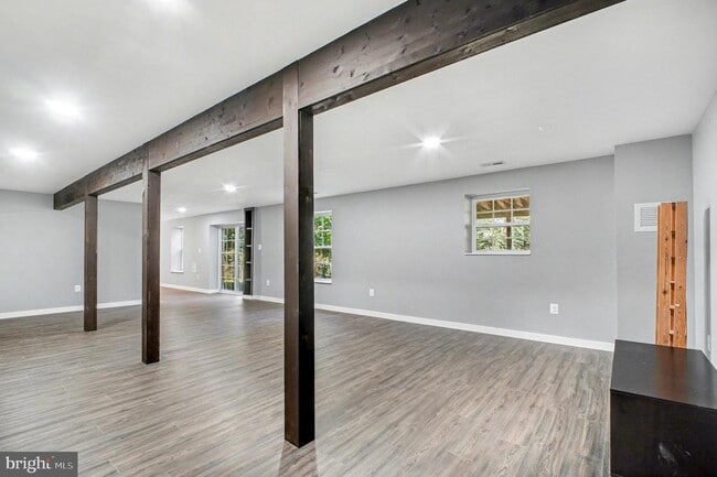 Building Photo - 8052 Buckthorne Run