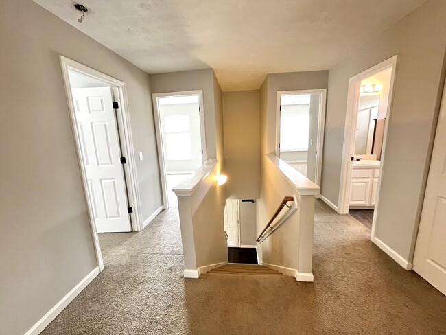 Building Photo - 4/2.5 Beautiful Nashville Craftsman in Nas...