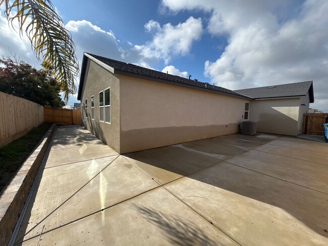 Building Photo - REDUCED!!! Brand New 4 Bedroom, 2 Bath Hom...