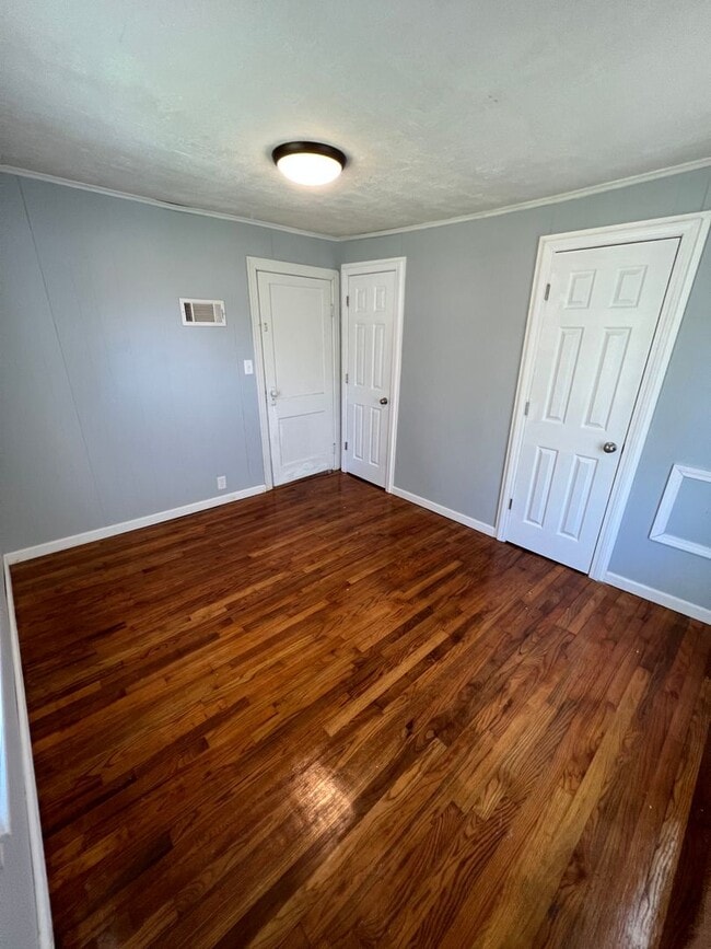 Building Photo - 3 Bedroom 1 Bath Home