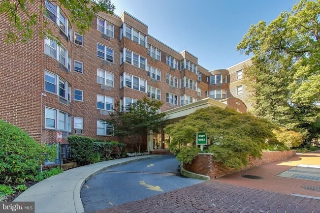 Building Photo - 2500 Q St NW