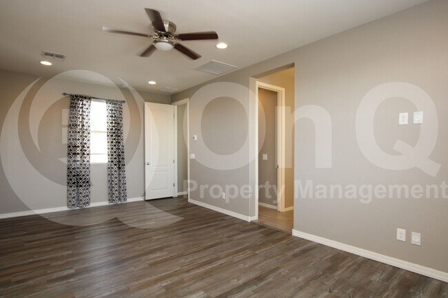 Building Photo - 17120 N 9th Pl