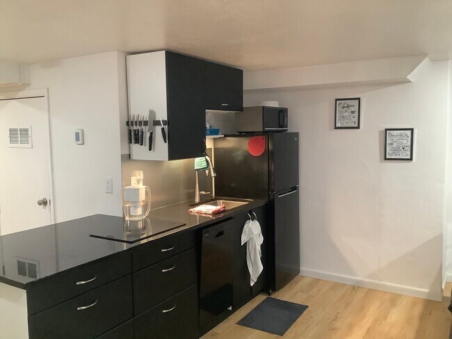 Building Photo - 1209 E Harney St