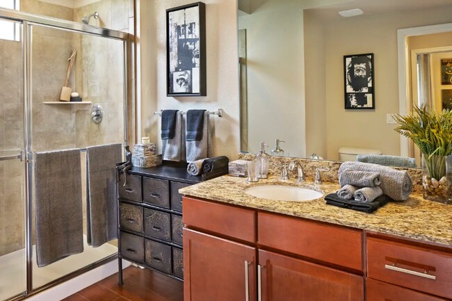 Building Photo - 5351 W Hillsboro Blvd