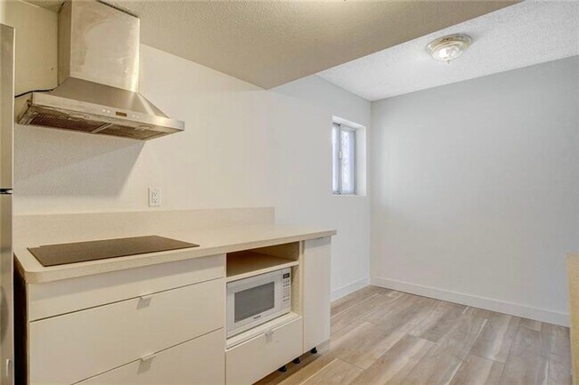 Building Photo - Completely Updated and Move-In Ready, 2 bedroom, 1 bath first floor unit!