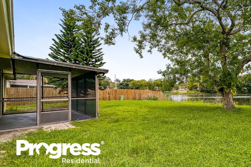 Building Photo - 4910 Hi Vista Cir