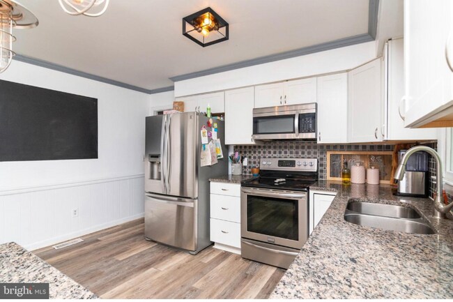 Building Photo - 44 Lexington Dr