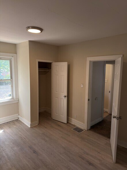 Building Photo - 3422 Pine Grove Ave