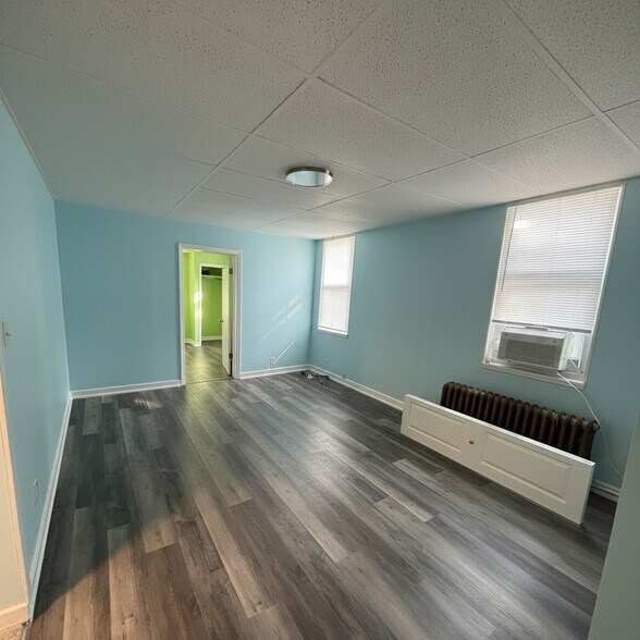 Living Room - 1626 Middle Rd