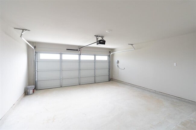 Building Photo - 325 Coda Xing