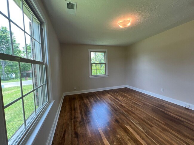 Building Photo - 2323 Sweetwood Rd