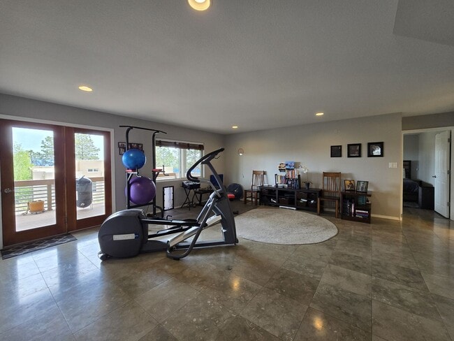 Building Photo - Beautiful Quemazon Home (5085 Alegria)