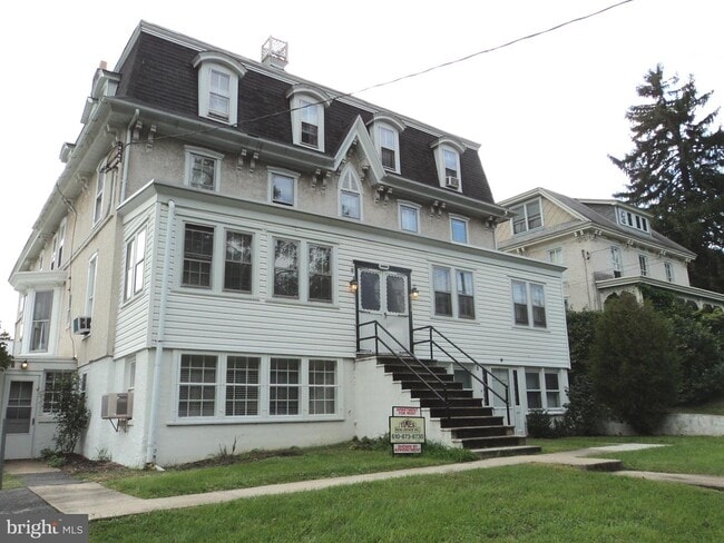 Building Photo - 2070 Creek Rd