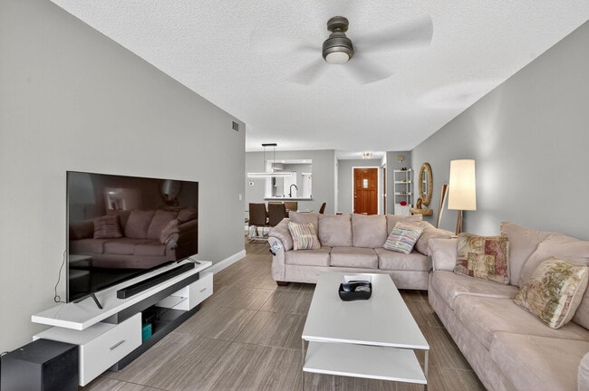Building Photo - 7773 La Mirada Dr