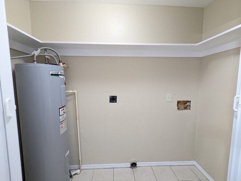 Building Photo - 131 Las Palmas St