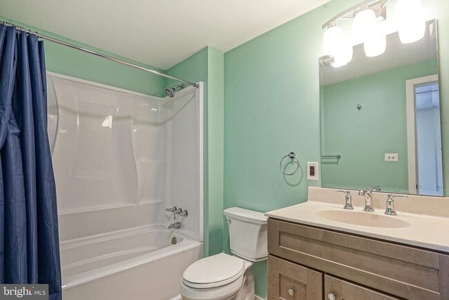 Building Photo - 19 E Millbrooke Ave