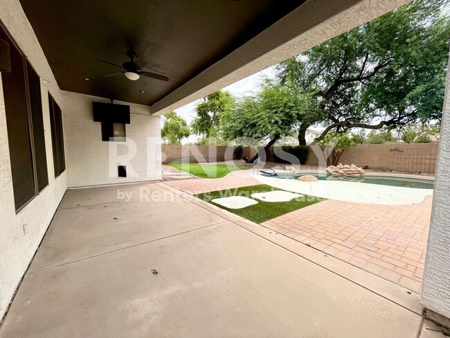 Building Photo - 637 W Citrus Way