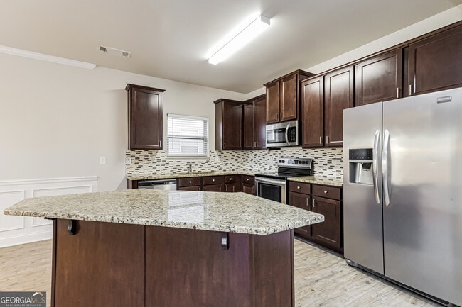 Building Photo - 175 Leland Ln