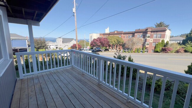 Building Photo - 1588 Grand Ave