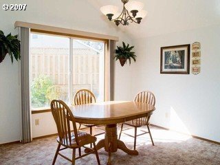 Building Photo - Terrific SE Hillsboro Home