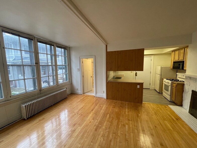 Building Photo - 612 Howard Plz