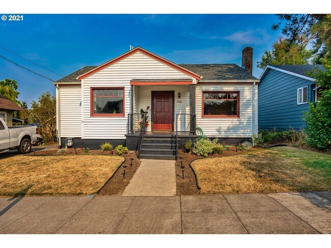 Building Photo - 2 bedroom 2 bath Woodlawn Bungalow-Full finished basement!