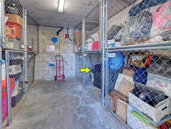 Building Photo - 7237 Cloister Dr