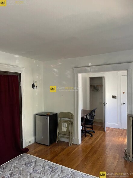 Building Photo - 2 Mission St