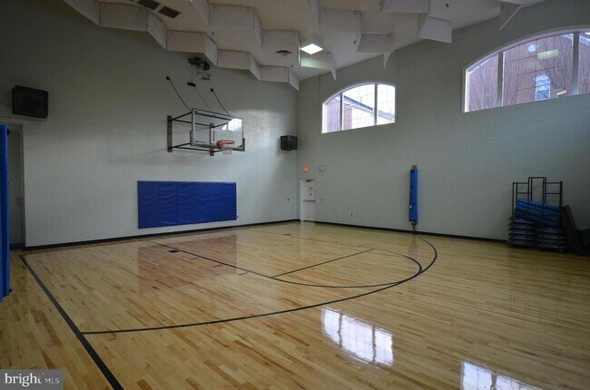 Building Photo - 4950 Brenman Park Dr